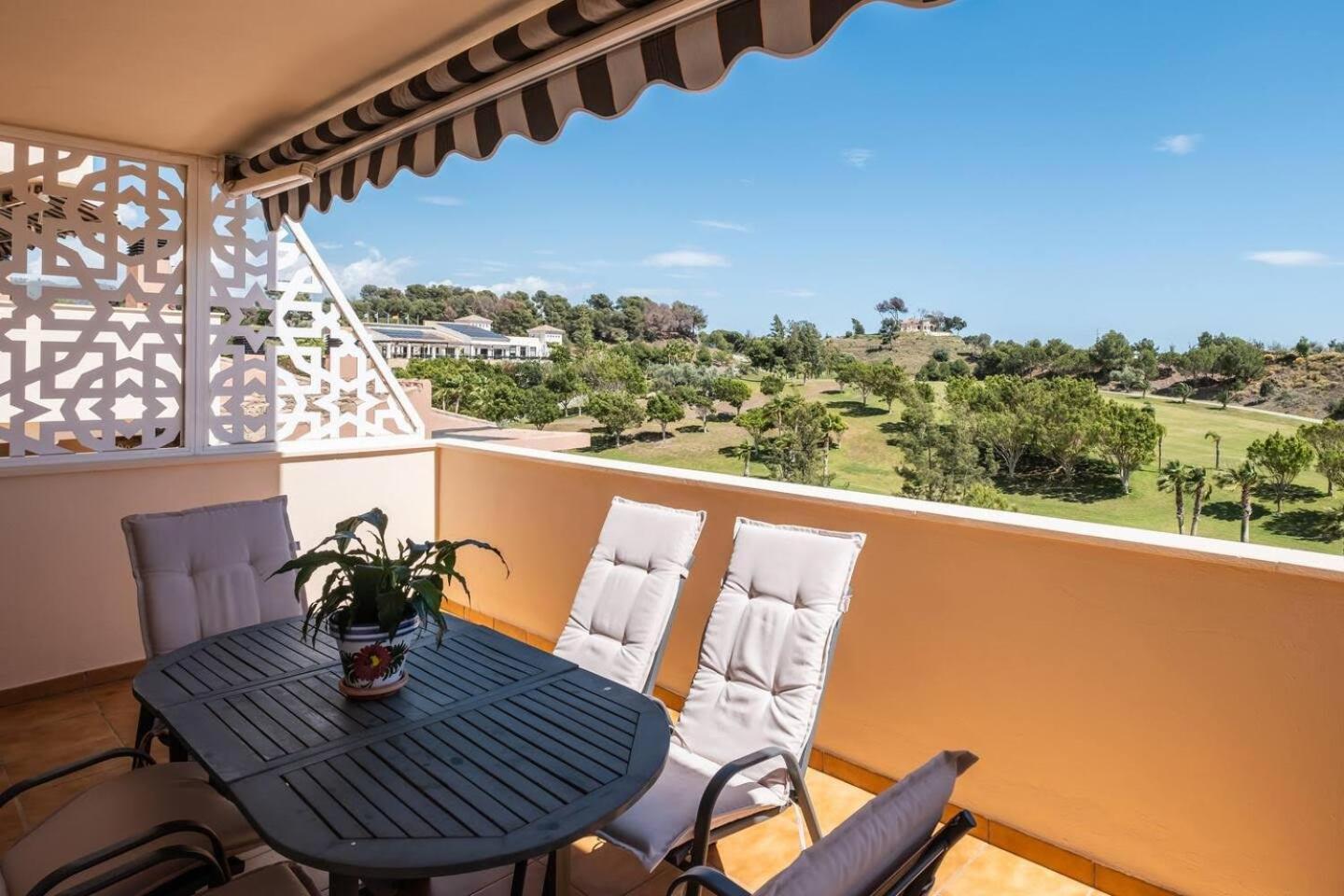 Relaxation, Golf & Caleta De Velez